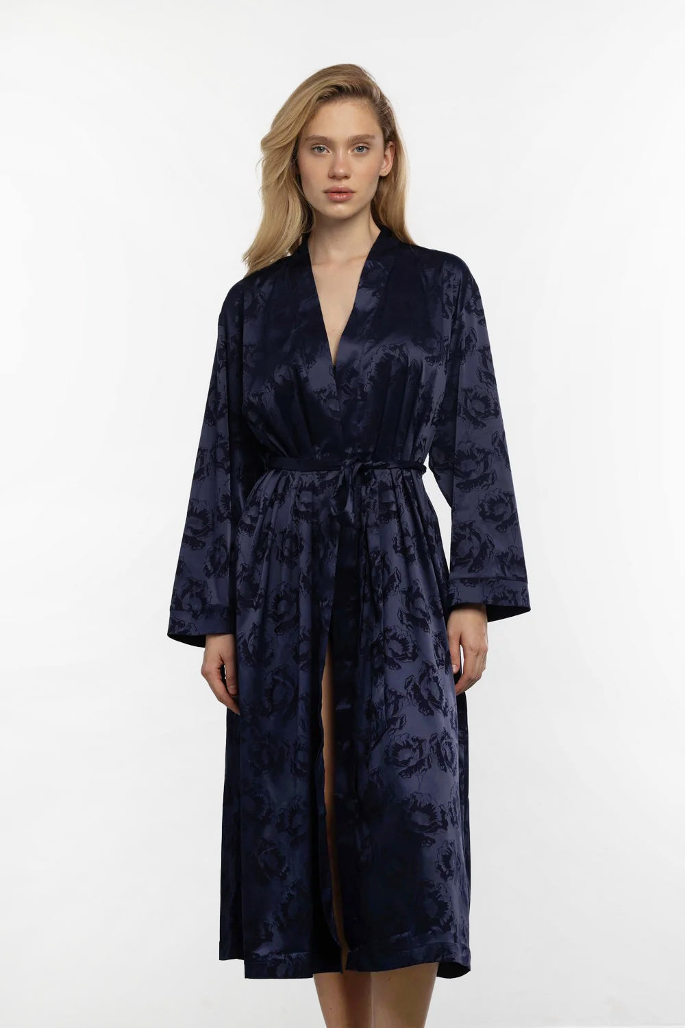 Атласный халат с цветами 8250.1 blue