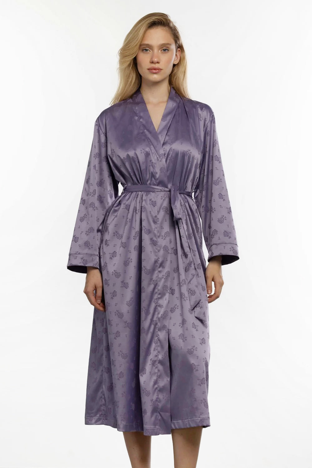 Атласный халат с цветами 8250.4 lilac