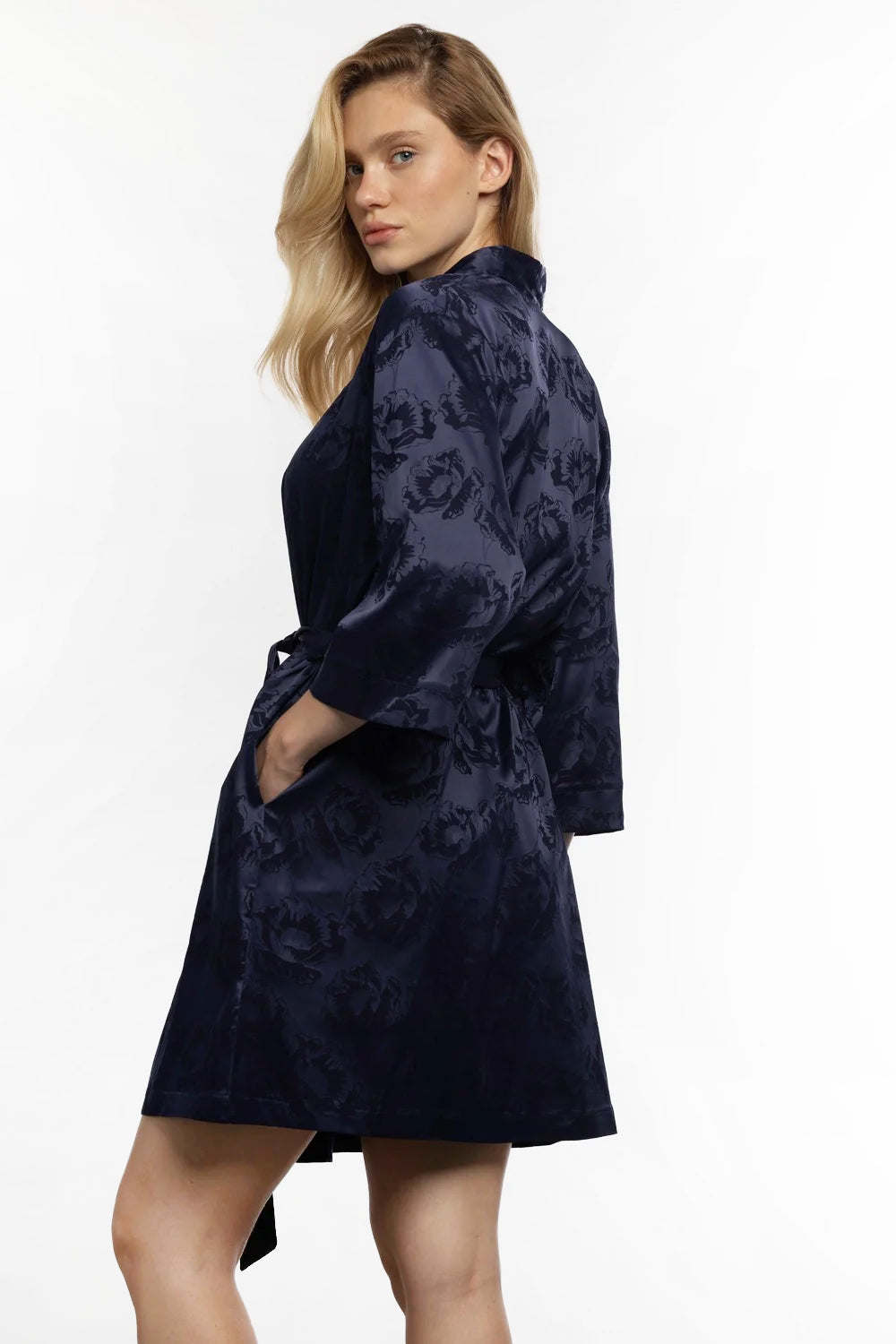 Атласный халат с цветами 8249.1 blue