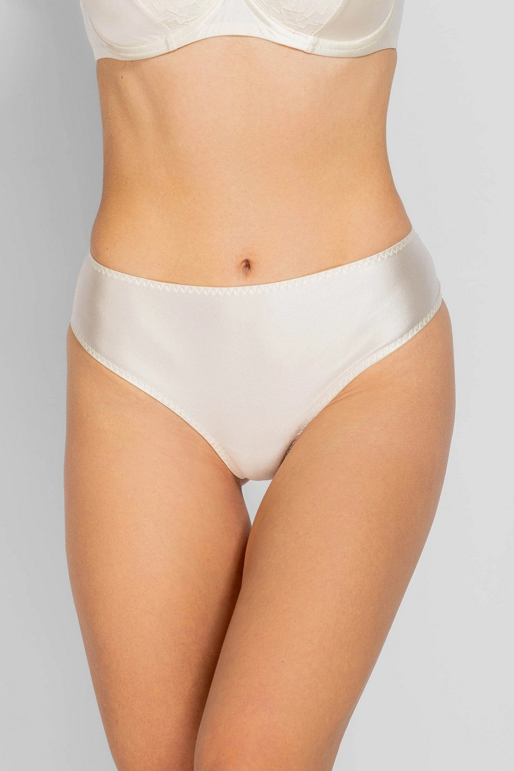 Трусики бразилиана с кружевом 8183-24 champagne