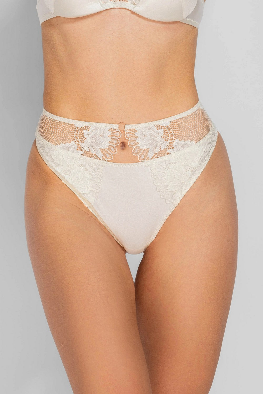 Трусики бразилиана из кружева 8183-25 champagne