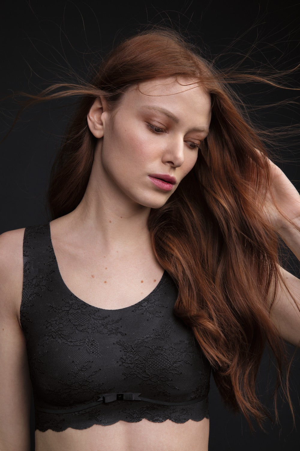 Кружевной топ без косточек 5400 Essentials Lace black