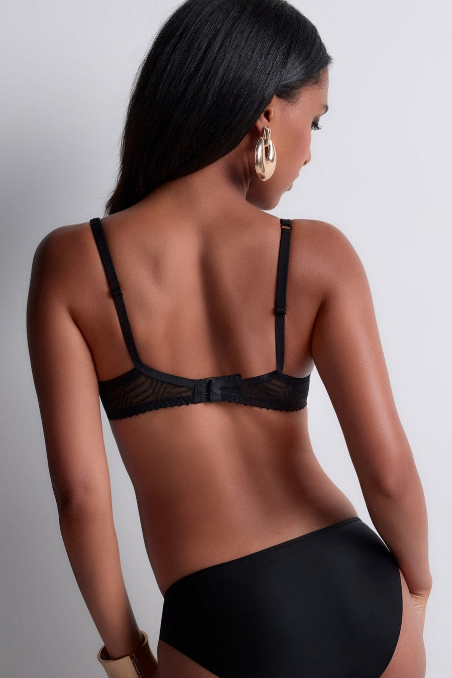Мягкий бюстгальтер из микросетки 2BN13 Vibes black
