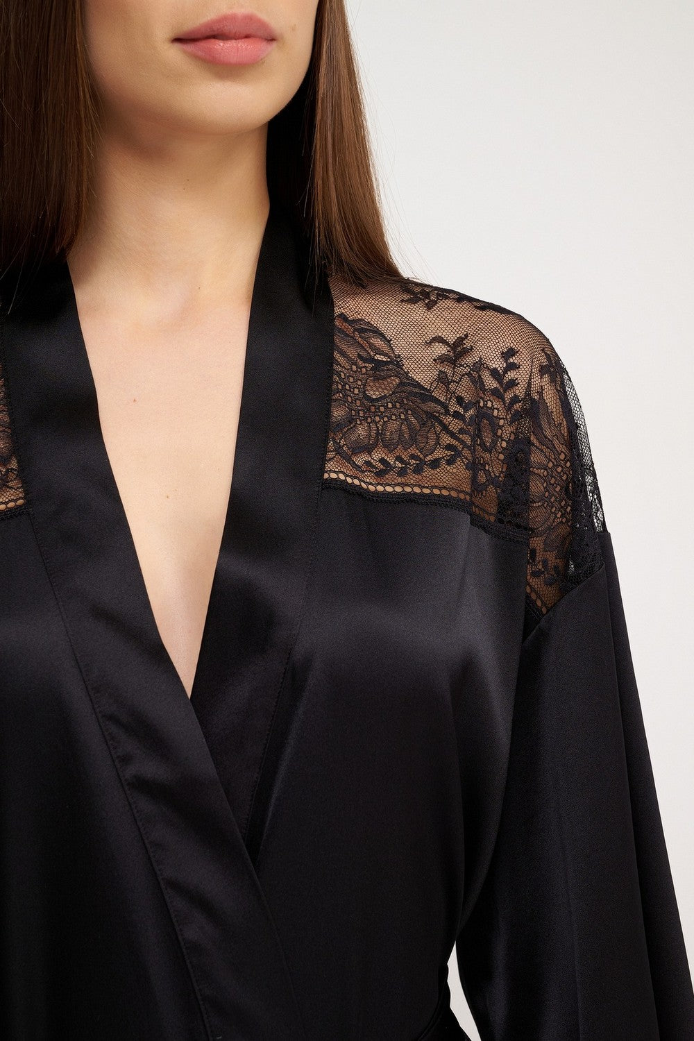 Шелковый халат с кружевом 2S65 Midnight Whisper black