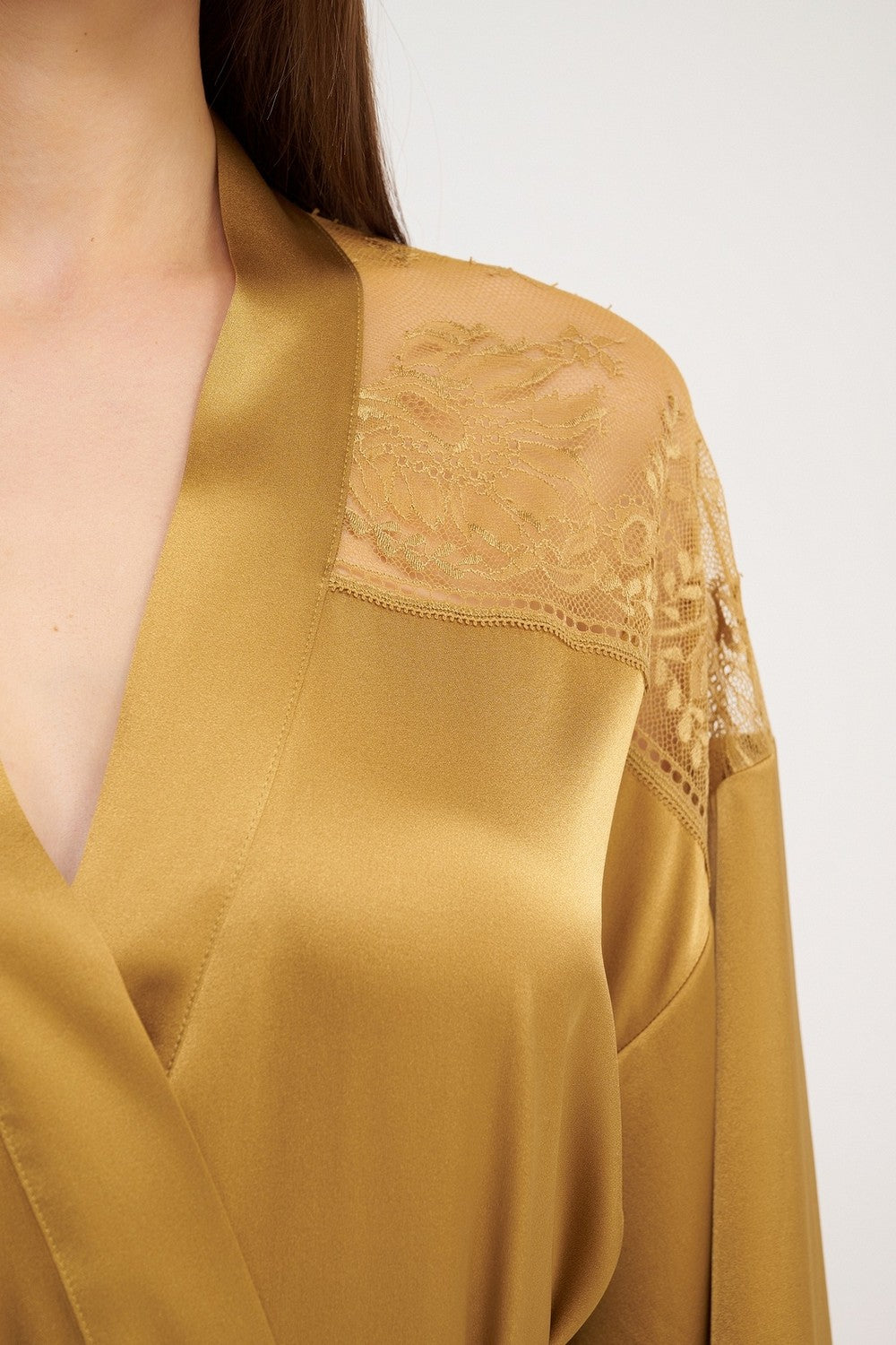 Шелковый халат с кружевом 2S65 Midnight Whisper sublime bronze