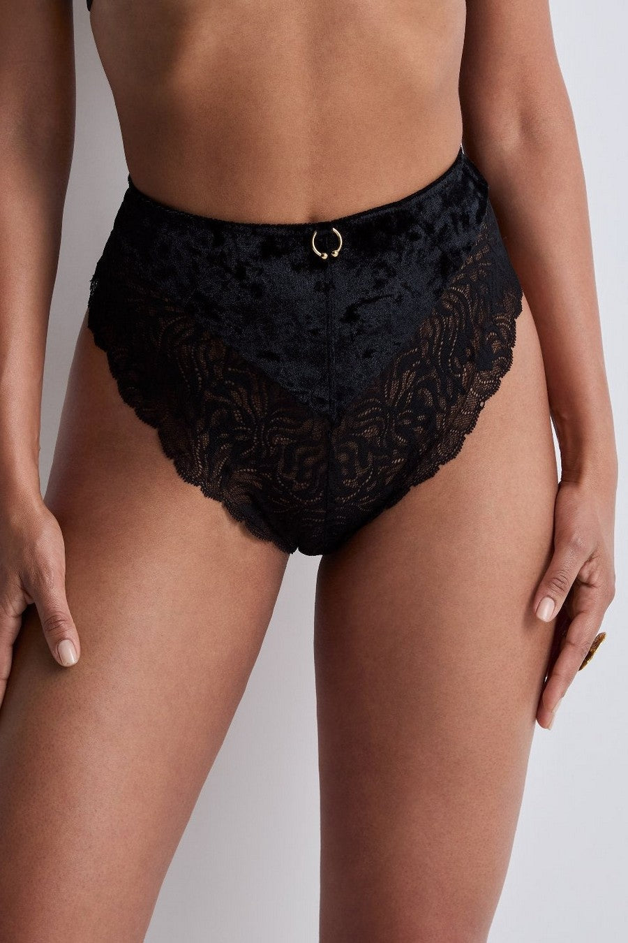 Высокие трусики стринг 3I25 The night before black bird