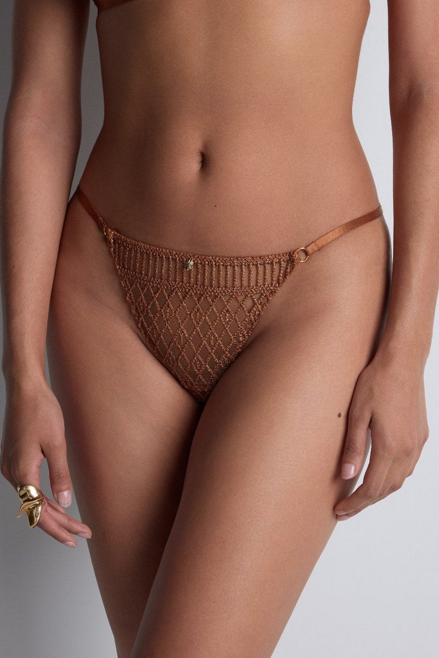 Трусики стринг с вышивкой 4D26 Stardust Dream amber gold