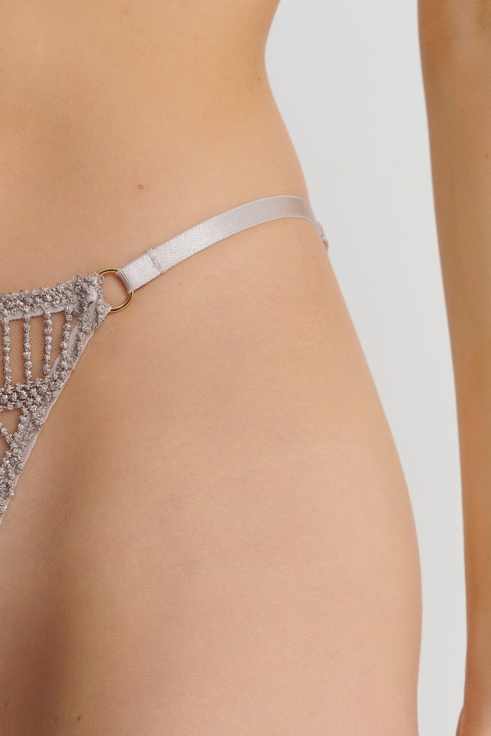 Трусики стринг с вышивкой 4D26 Stardust Dream cosmos silver