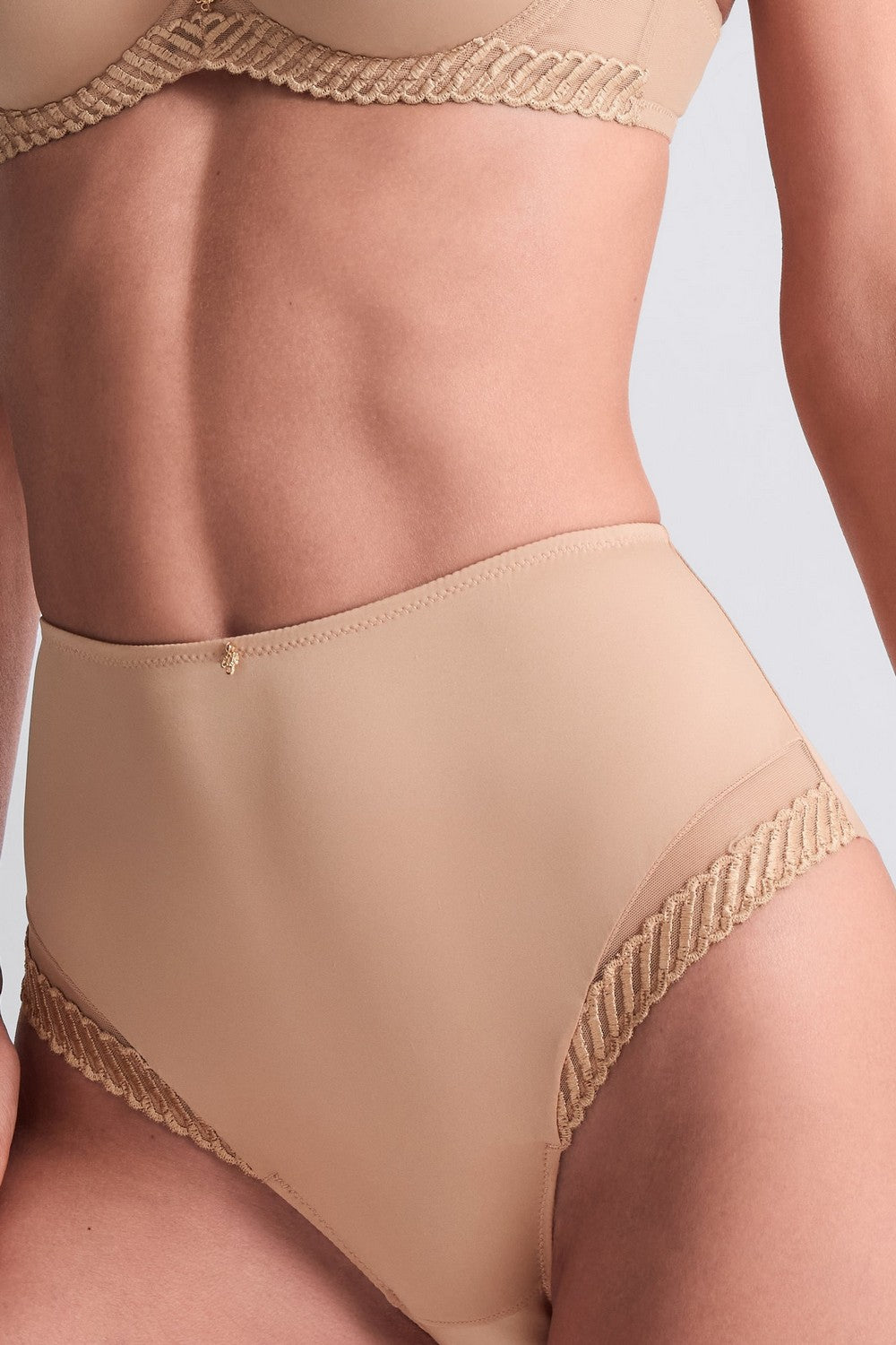 Високі трусики сліп 4M24 Sheer Emotion sand Aubade