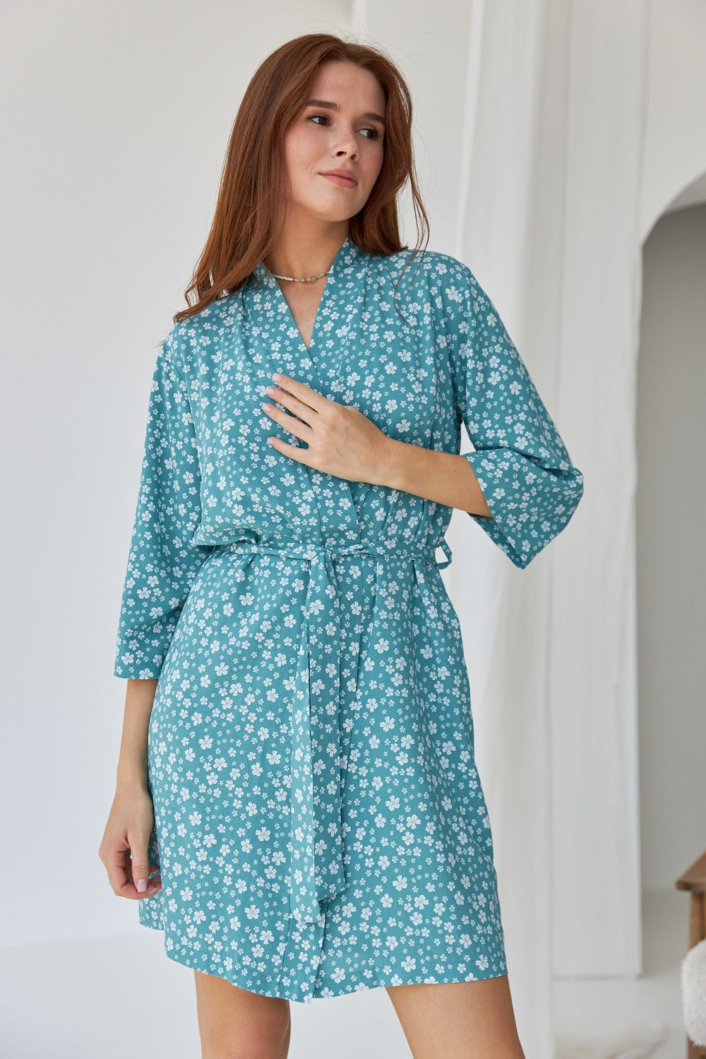 Халат из штапеля 0099 white flowers/turquoise