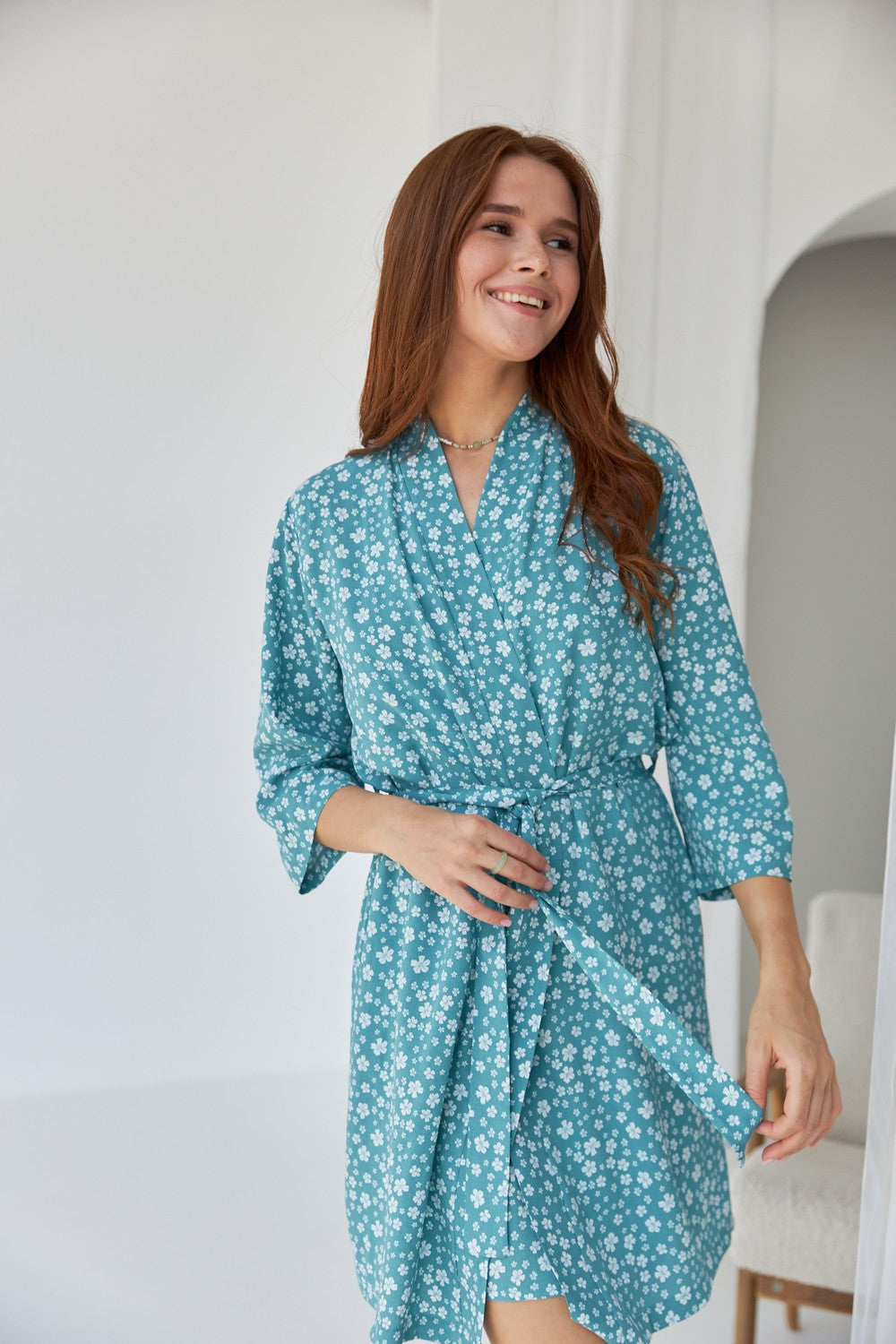 Халат из штапеля 0099 white flowers/turquoise