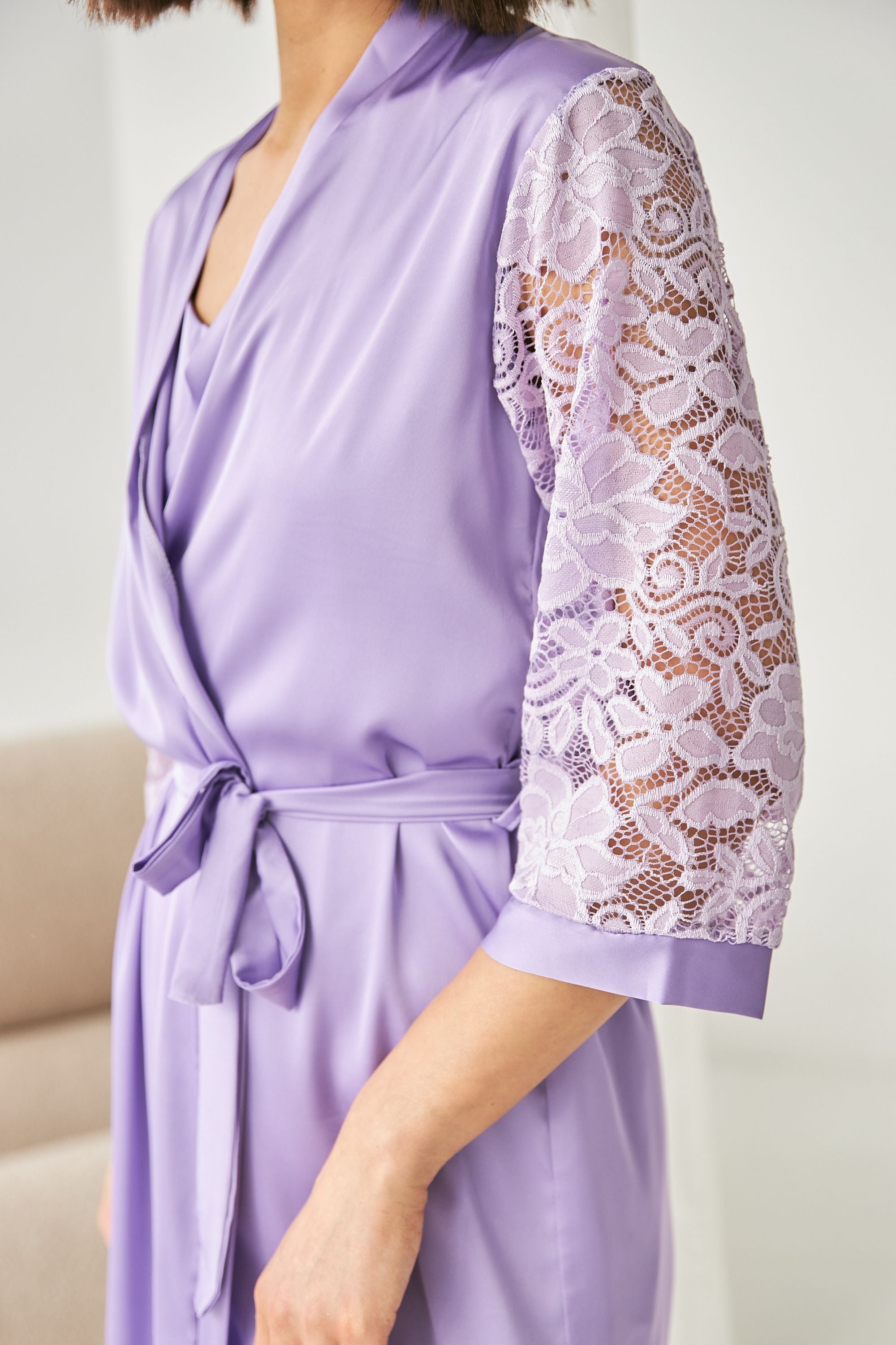 Атласный халат с кружевными рукавами 0337 lilac