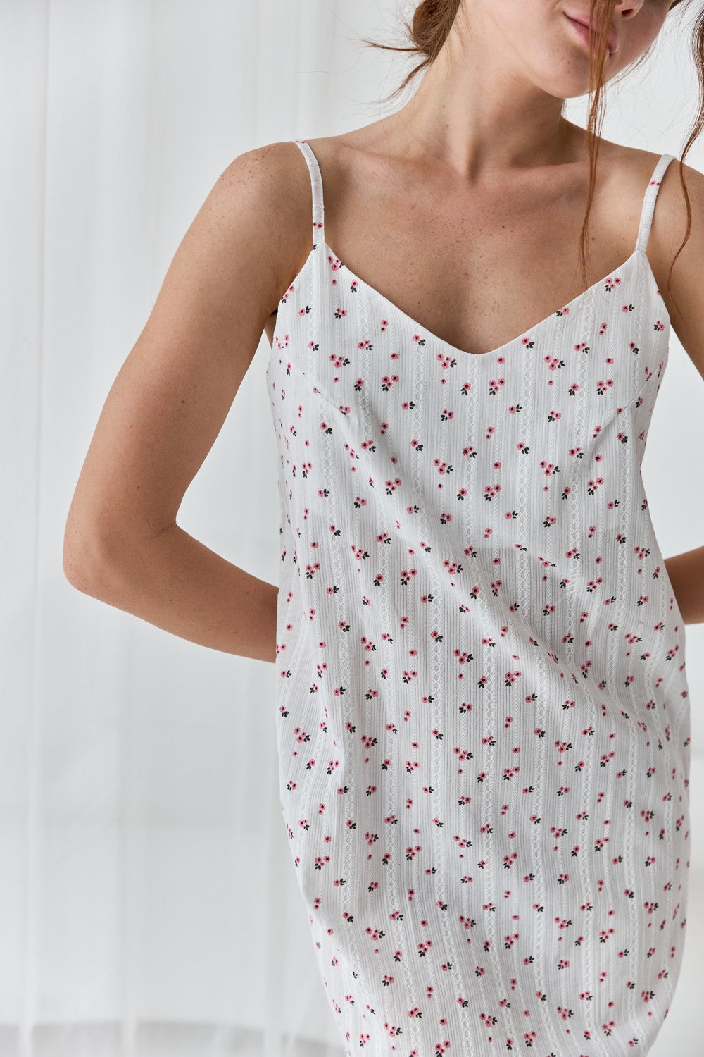 Нічна сорочка з квітами 0371 flowers on white