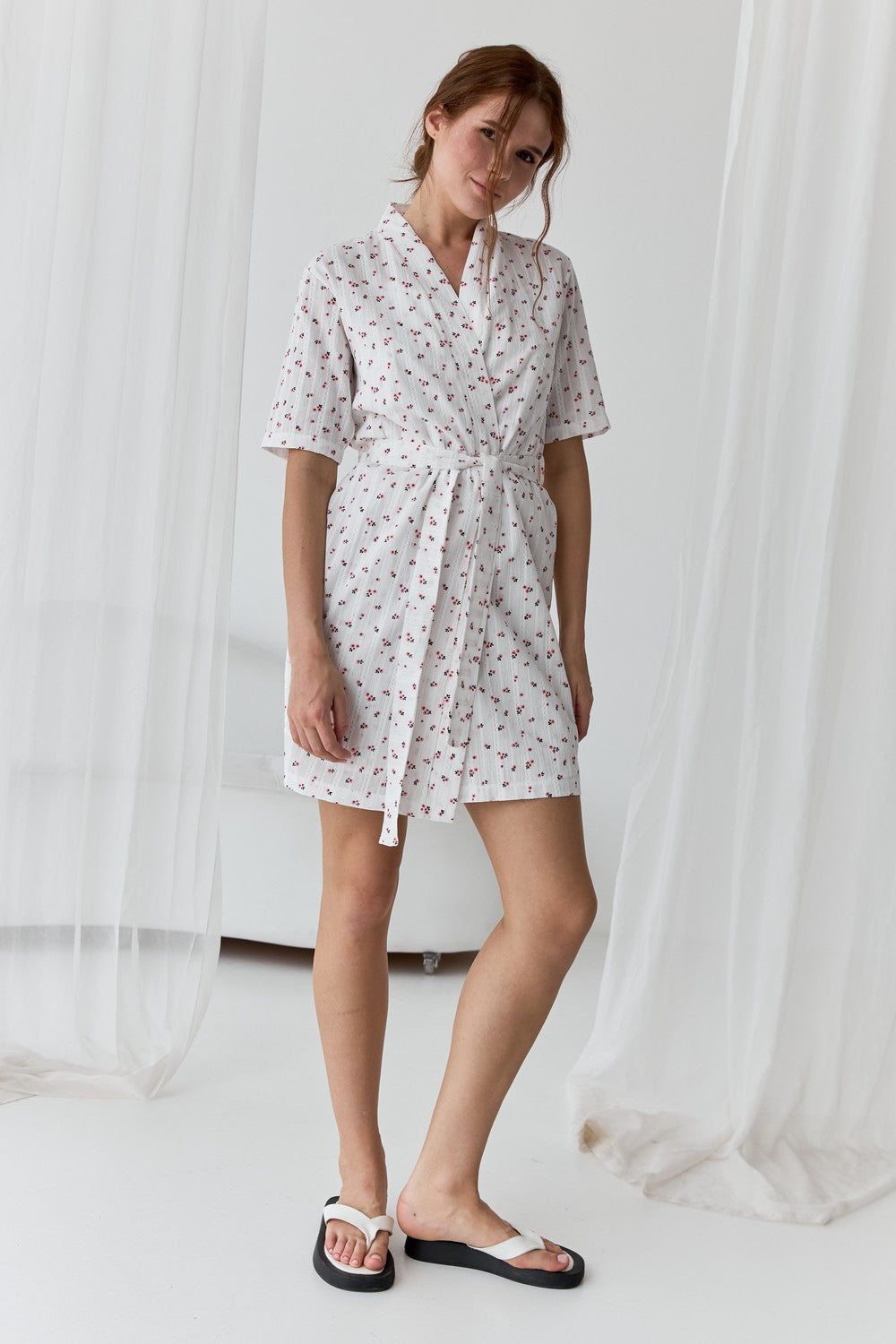 Хлопковый халат с цветами 0375 flowers on white