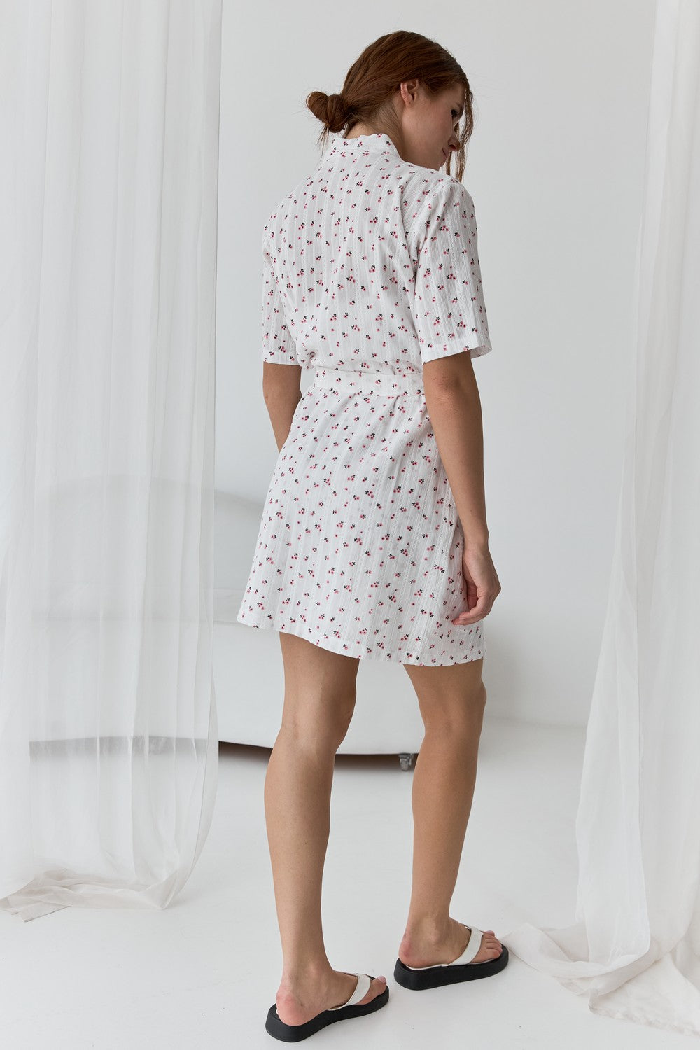 Хлопковый халат с цветами 0375 flowers on white