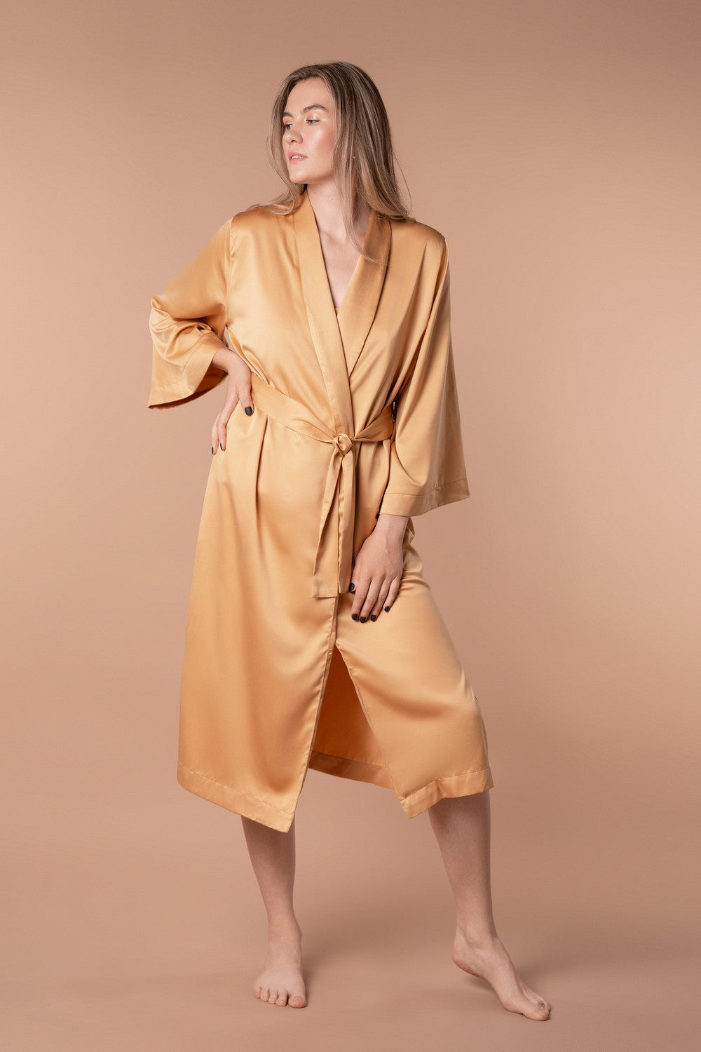 Атласный халат с поясом HOM2419000 saffron