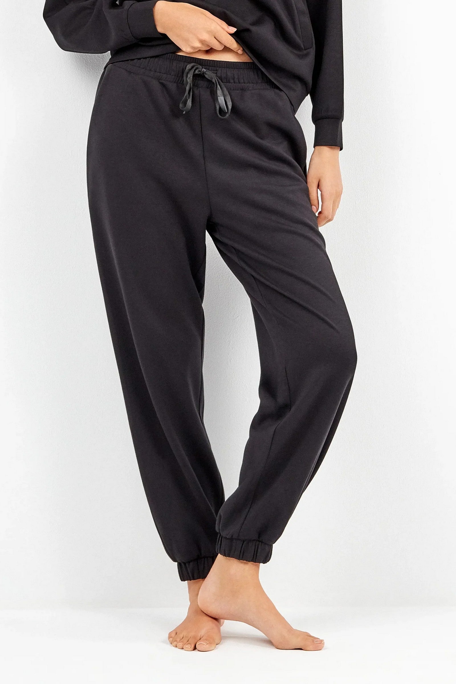 Трикотажные брюки-джоггеры 2/70005 black