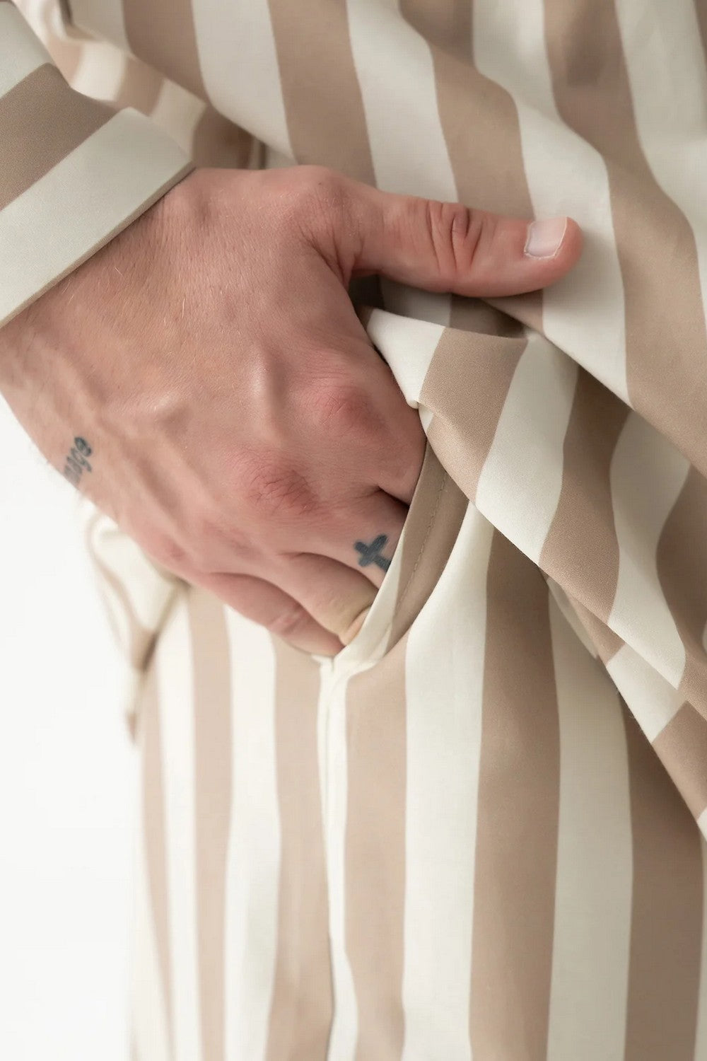 Хлопковые брюки 251204-06 Strapped Cotton oat milk