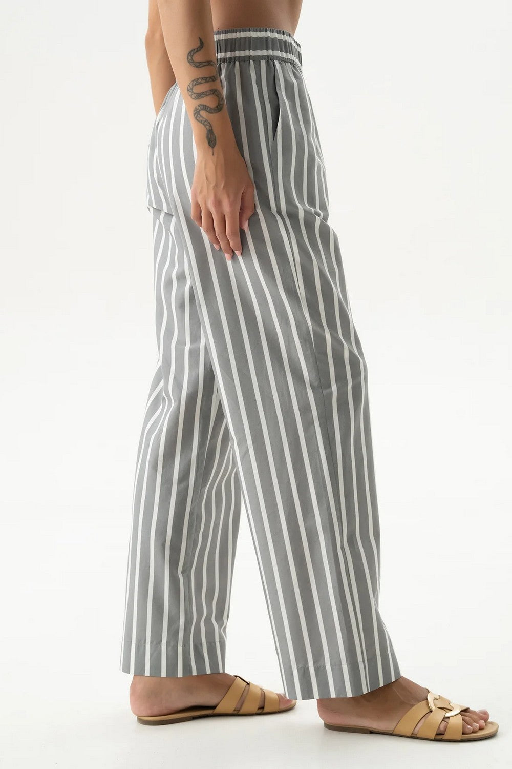 Хлопковые брюки 251204-06 Strapped Cotton quiet gray