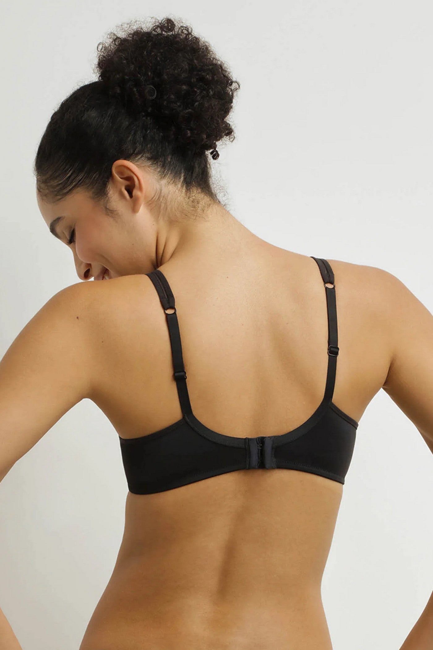 Мягкий бюстгальтер 4974 Generous Dim noir