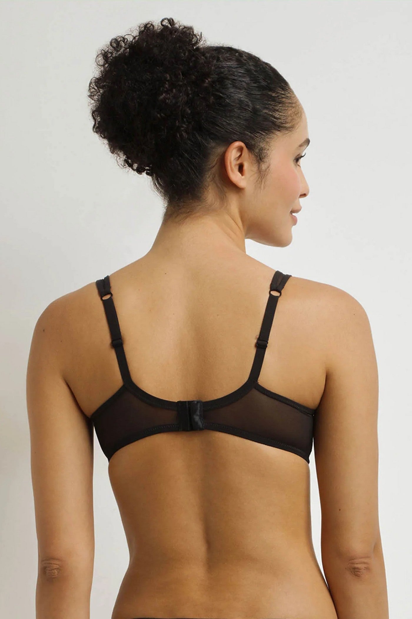 Мягкий бюстгальтер с микросеткой D0ASD Generous noir