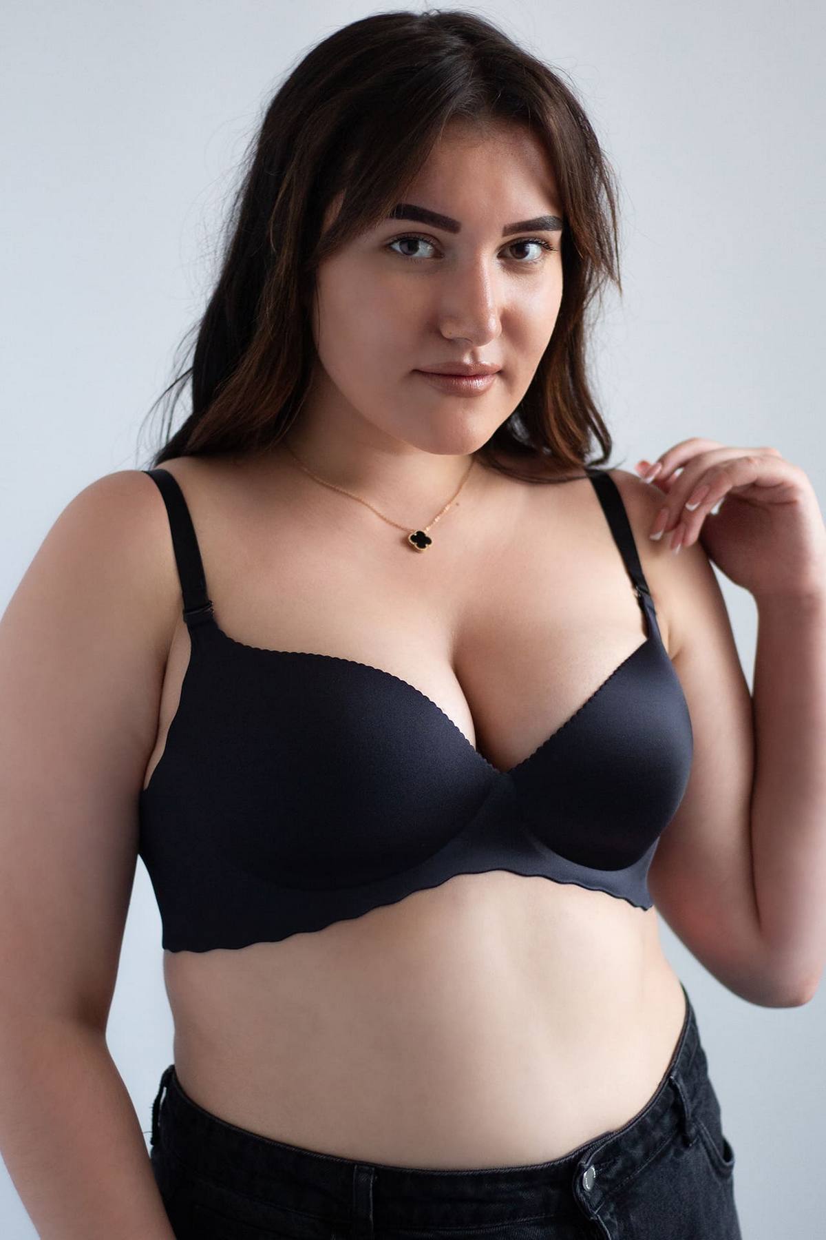 Безшовний бюстгальтер Invisible Seamless 77D30 black