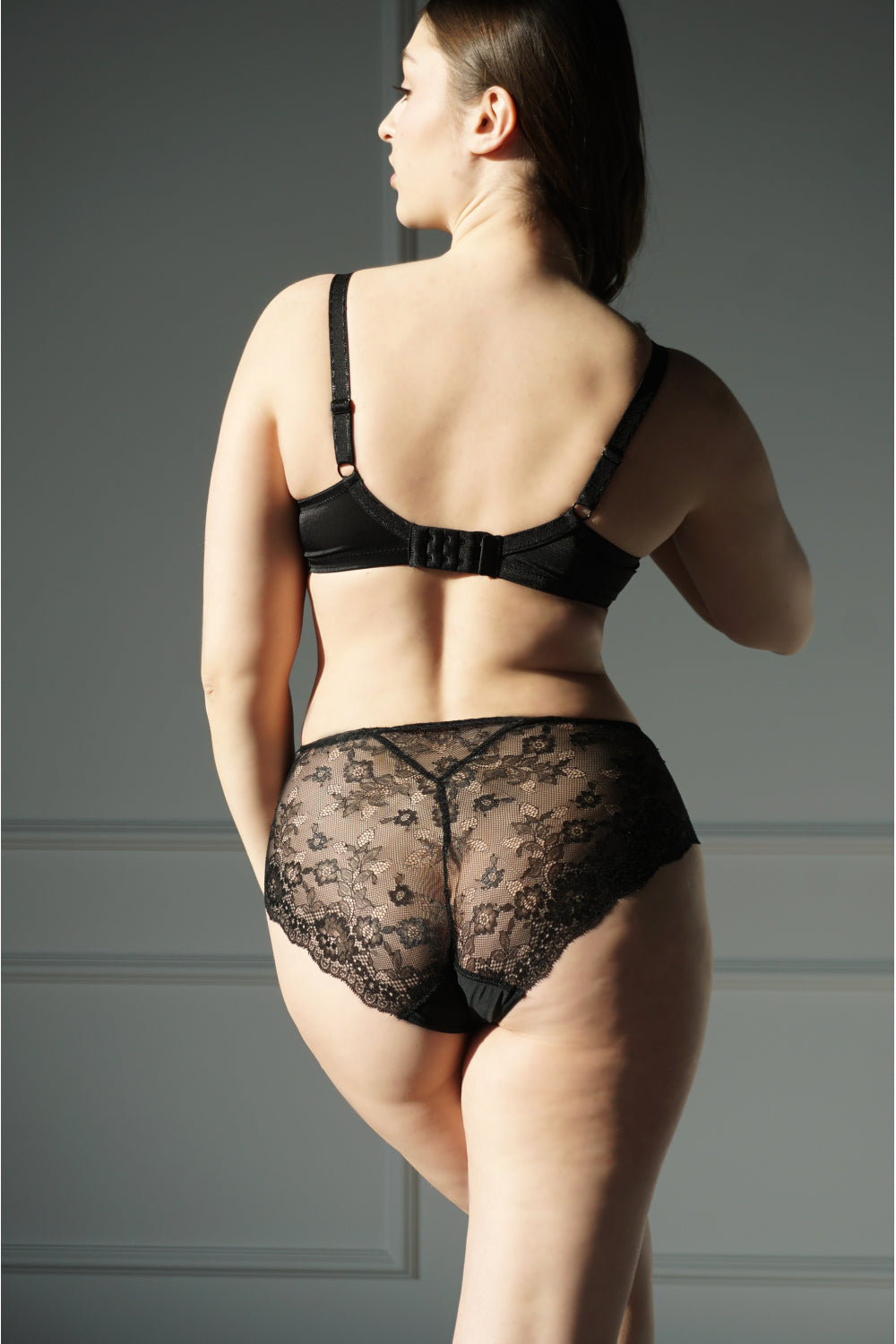 Мягкий бюстгальтер с ремешками 125-438 black/peony