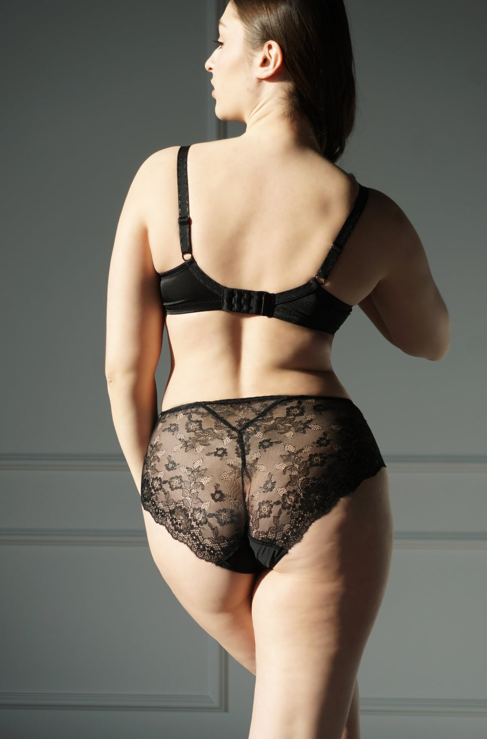 Мягкий бюстгальтер со стрепами 126-438 black/peony