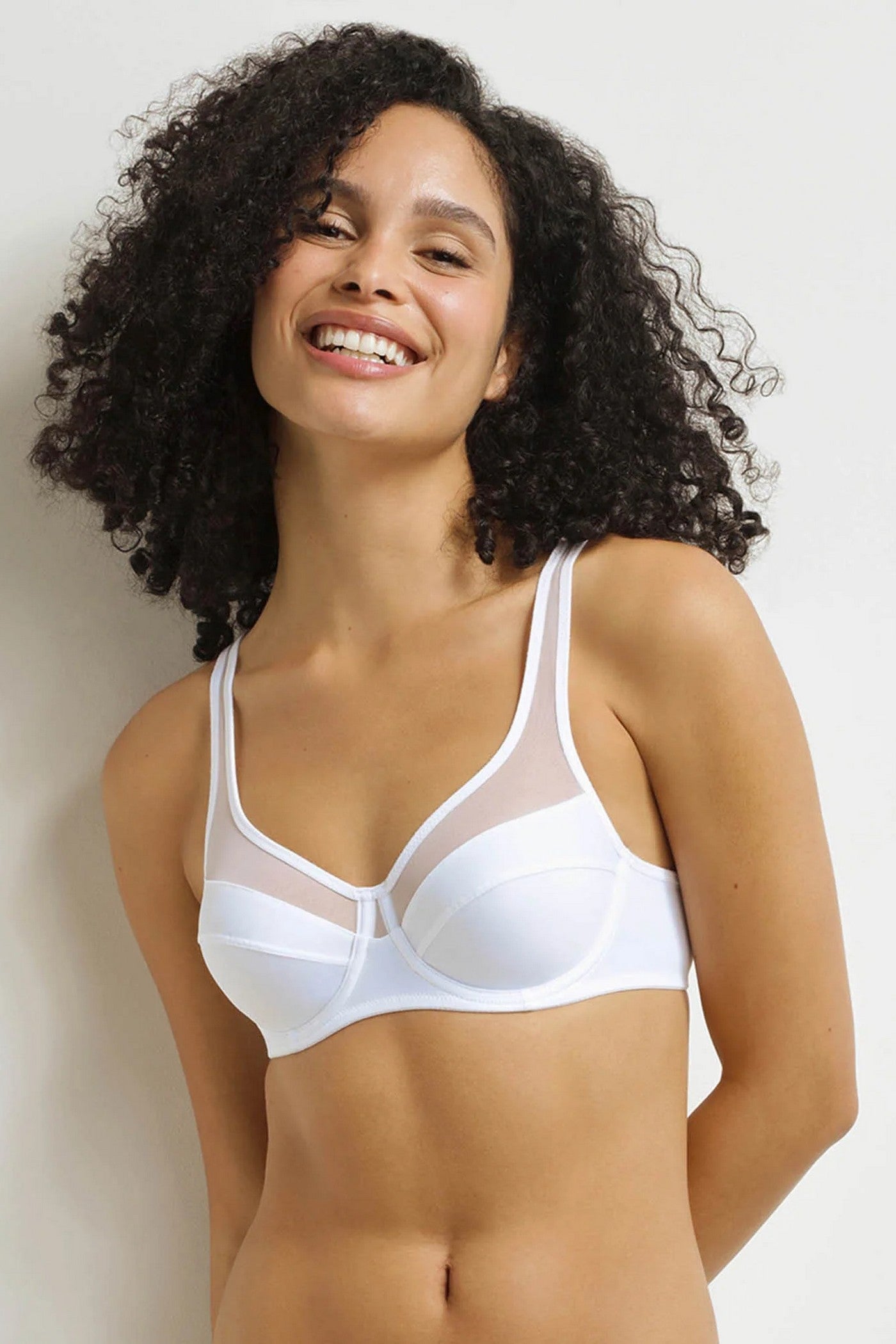 Мягкий бюстгальтер с цельнокроеными бретелями 3983 Generous white