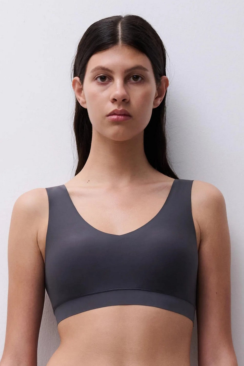 Бесшовный бра-топ 16A1 Soft stretch carbon