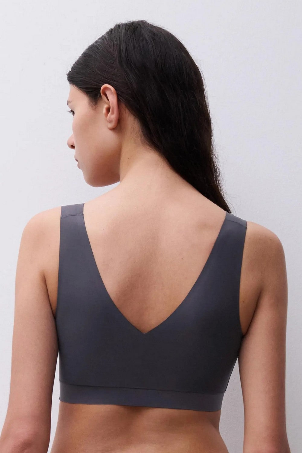 Бесшовный бра-топ 16A1 Soft stretch carbon