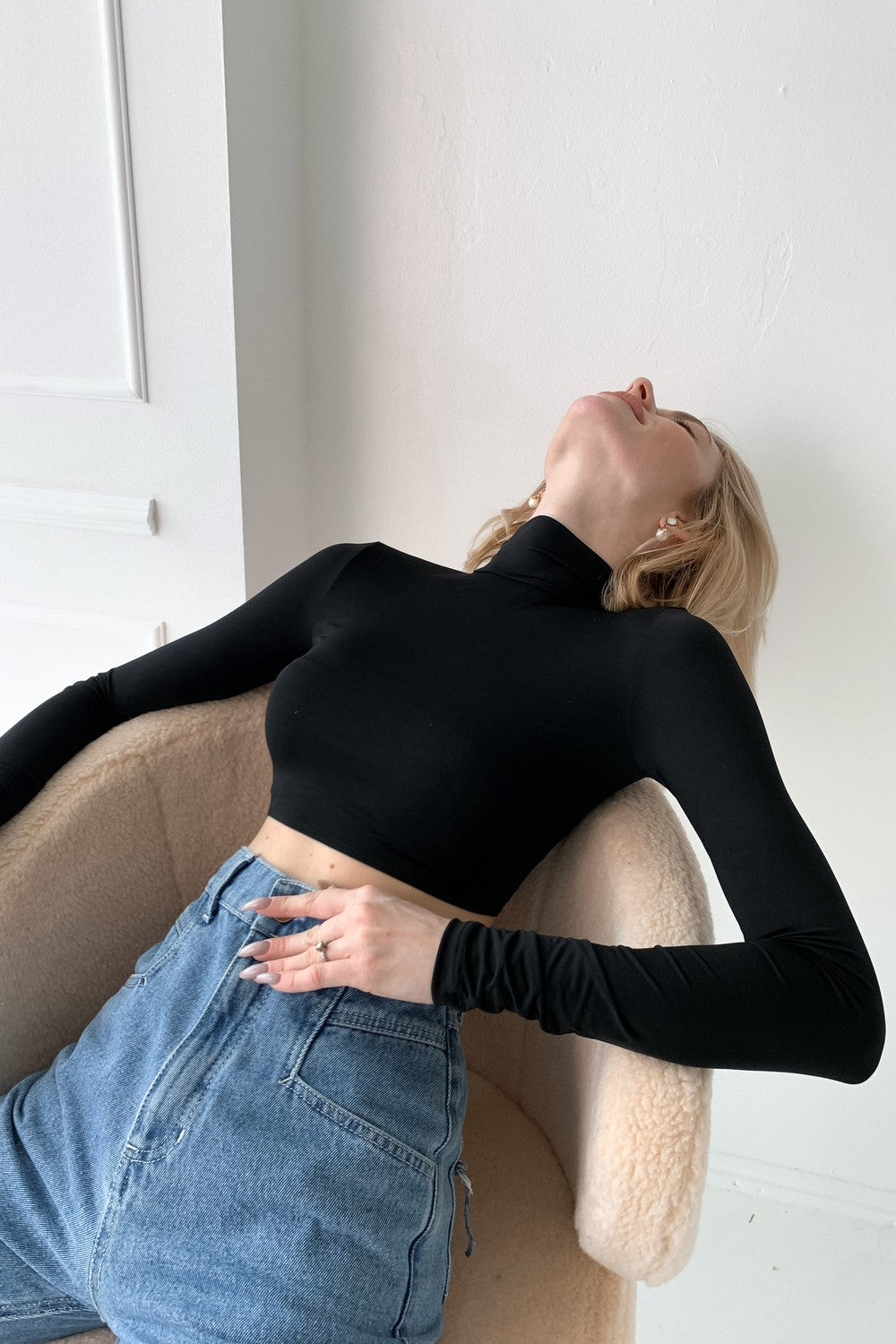 Кроп-топ с горловиной Mercy GH20612/1 black