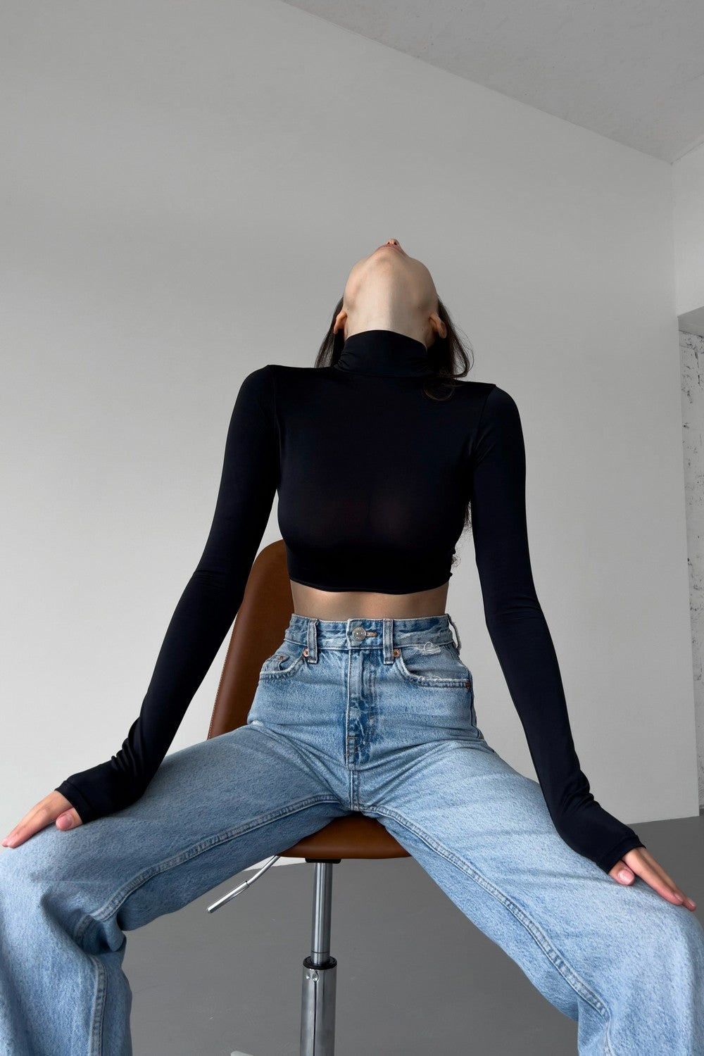 Кроп-топ с горловиной Mercy GH20612/1 black