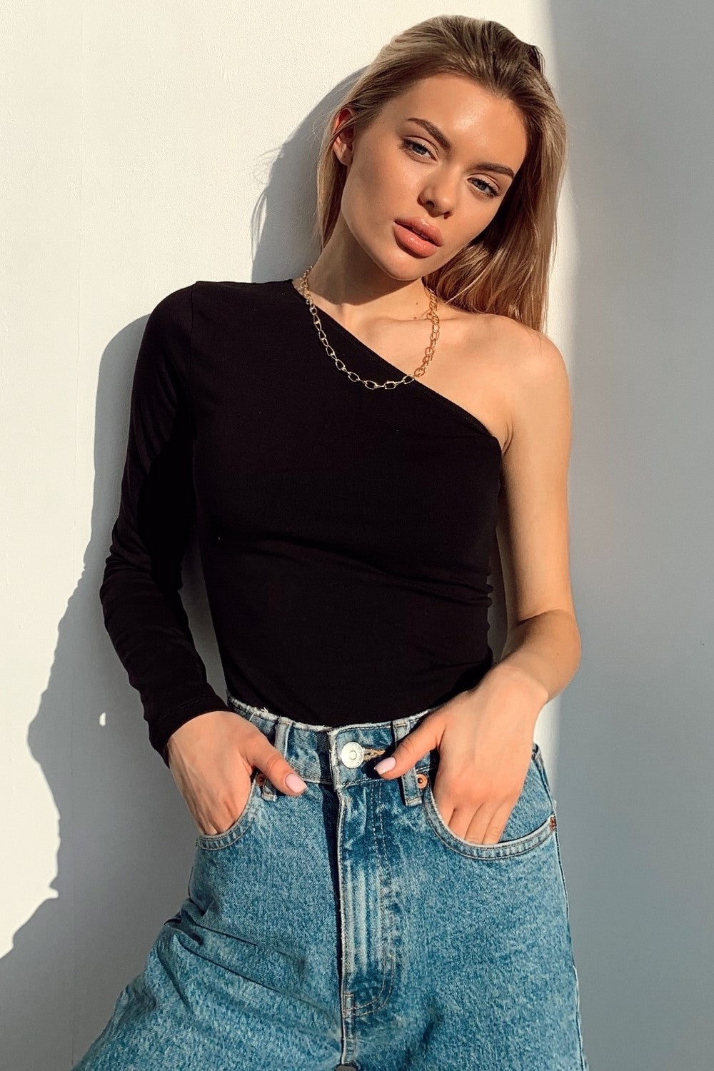 Лонгслив на одно плечо WL23801/1 Monday black