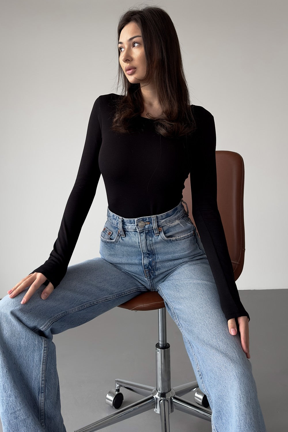 Хлопковый лонгслив WL23804/1 Thursday black