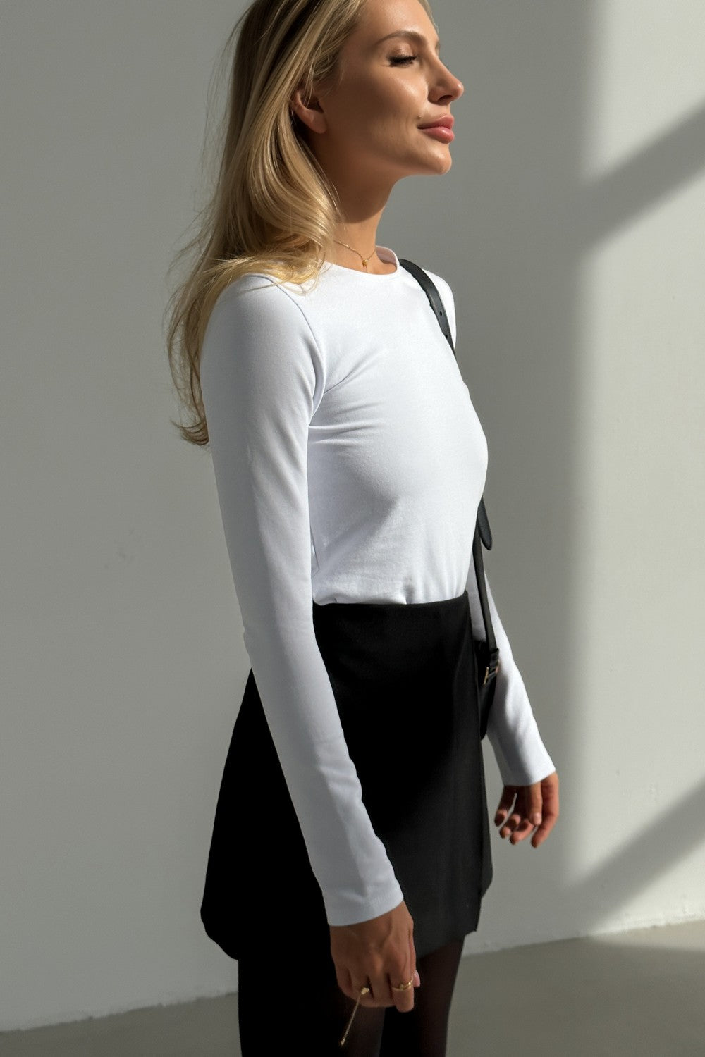 Бавовняний лонгслів WL23804/3 Thursday white