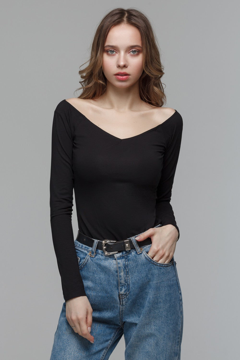 Хлопковый лонгслив с глубоким вырезом Z23811/1 Aries black