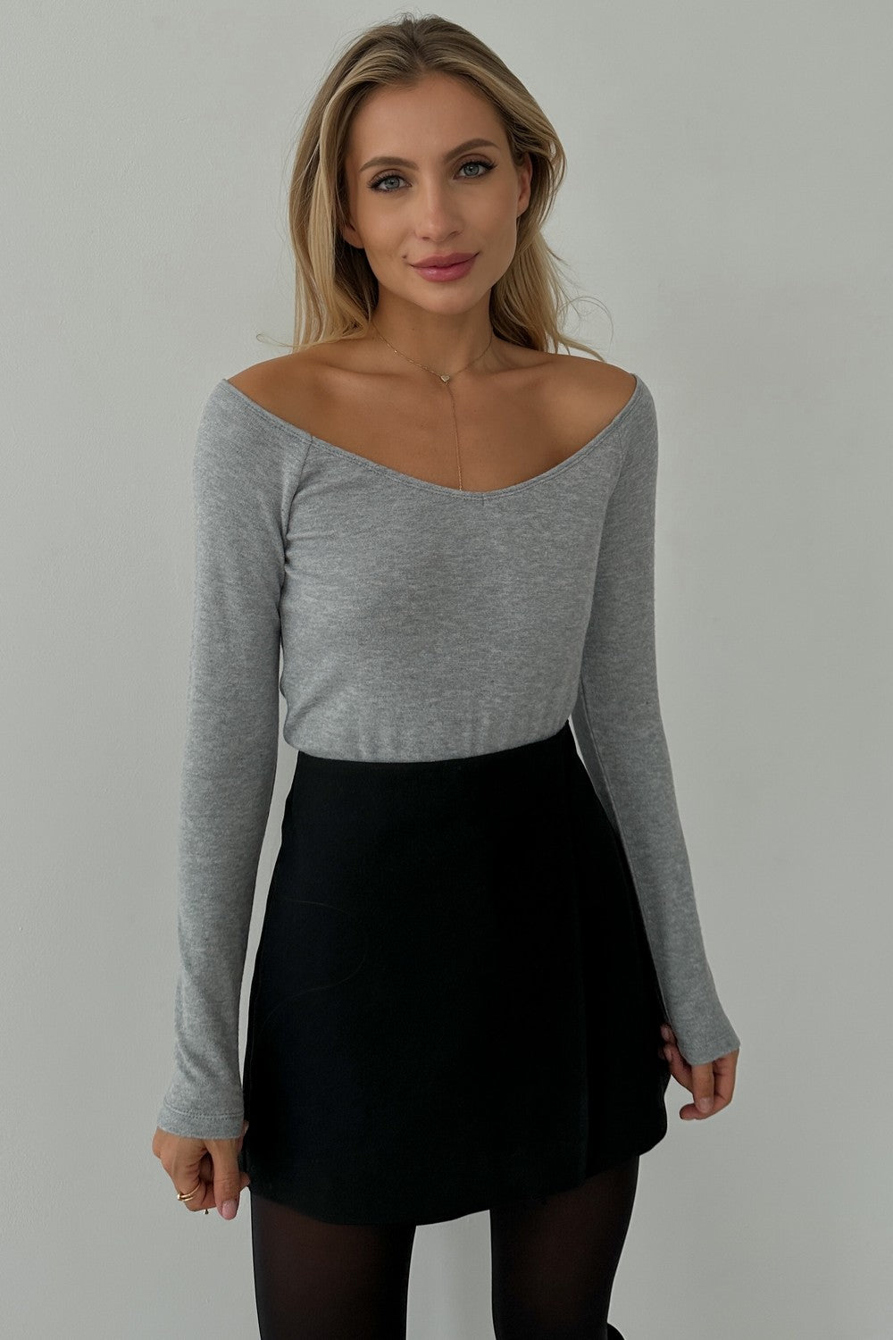 Трикотажный лонгслив с глубоким вырезом Z23812/7 Aries gray