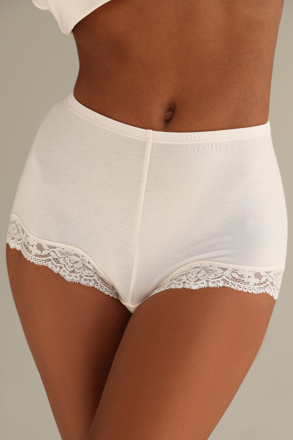 Піжама з шортиками з мереживом 24095 cream