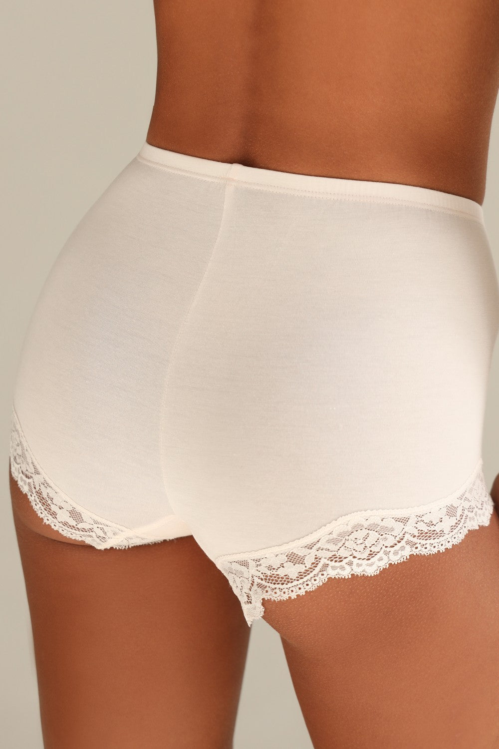 Піжама з шортиками з мереживом 24095 cream