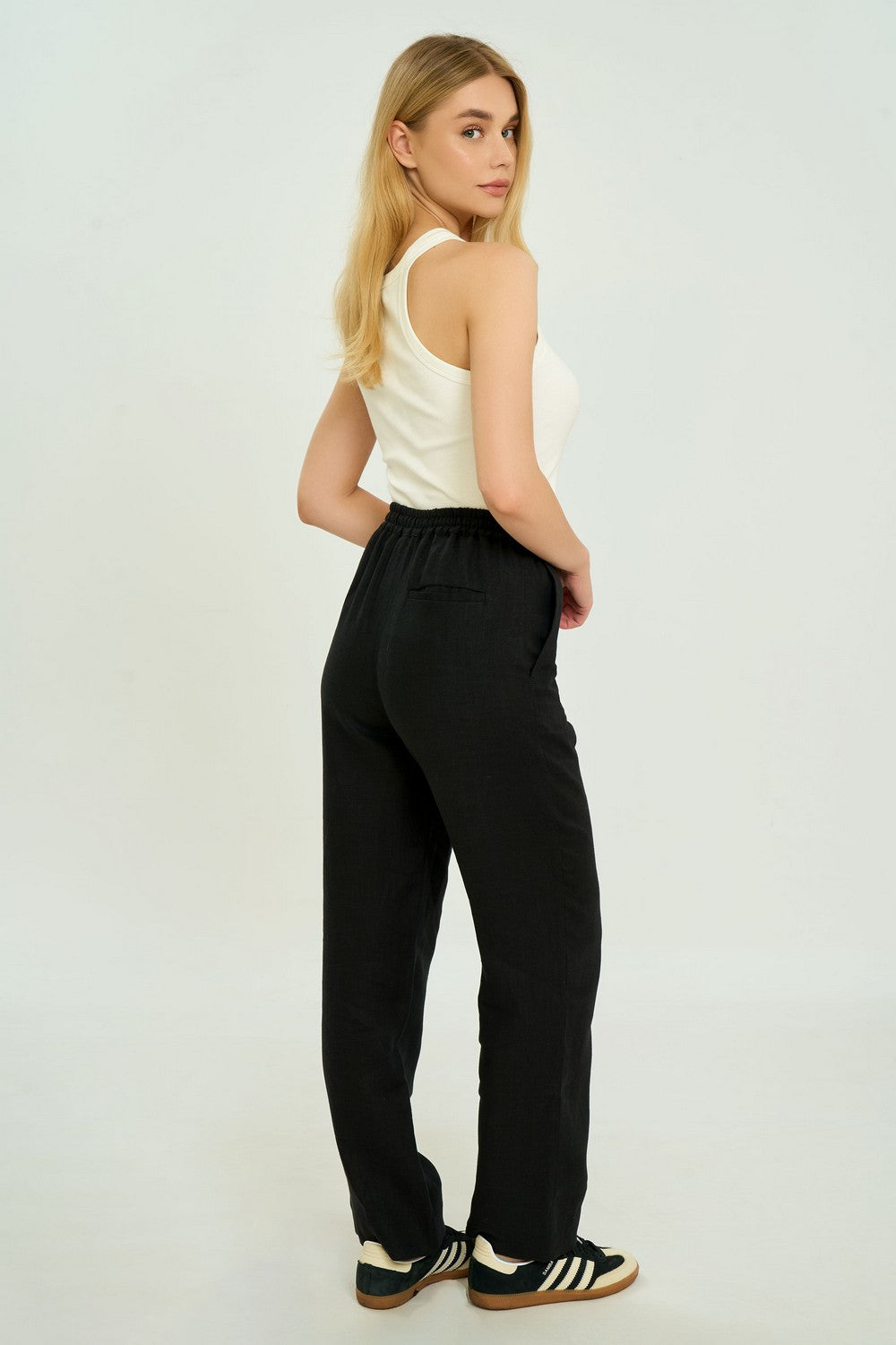 Льняные брюки с карманами 24129 black
