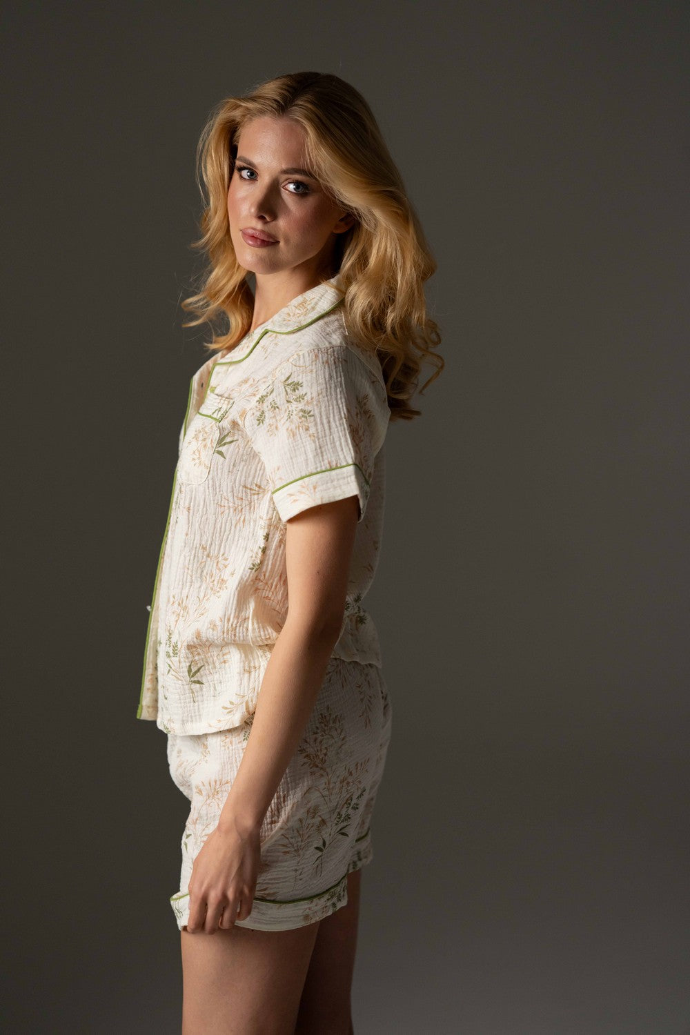 Муслінова піжама з квітами 25062