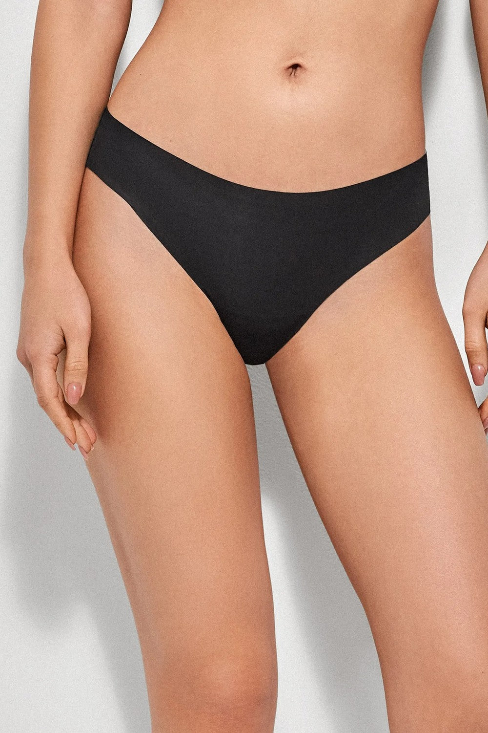 Бесшовные трусики стринг 1/10023 black