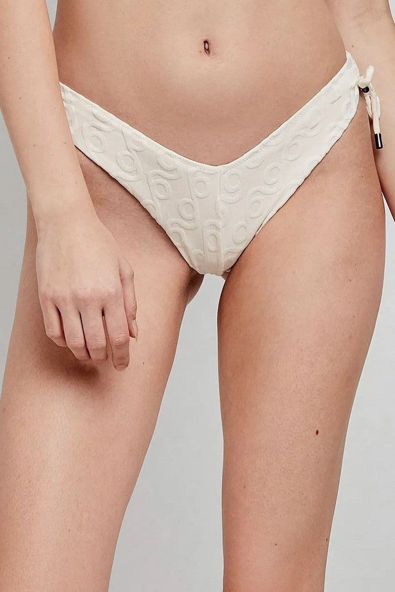 Купальные плавки стринг 2/30190B milk