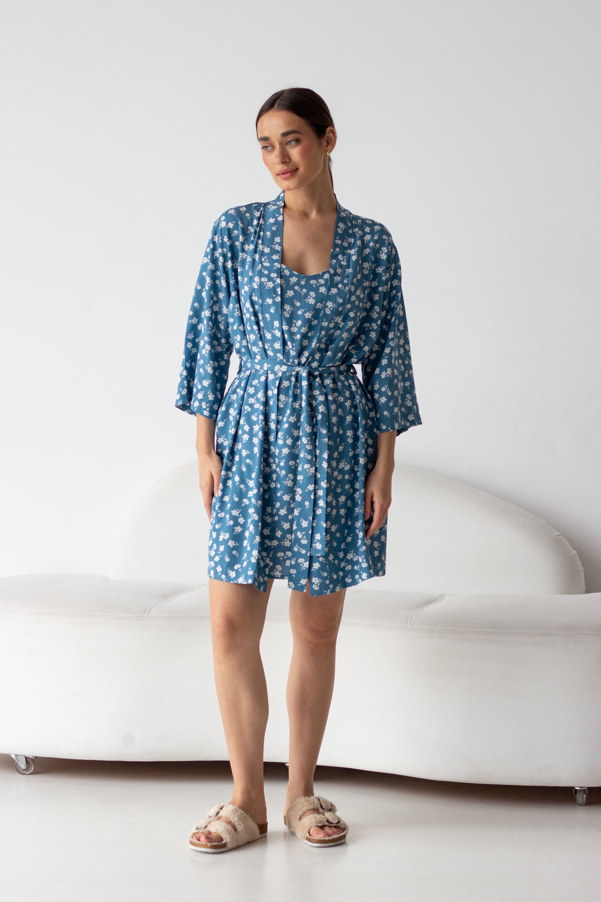 Халат из штапеля 0099 white flowers/blue