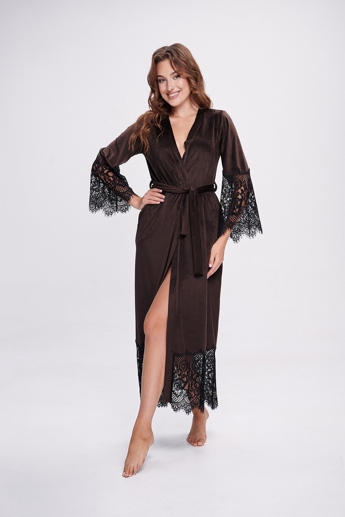 Длинный велюровый халат с кружевом 1931 brown