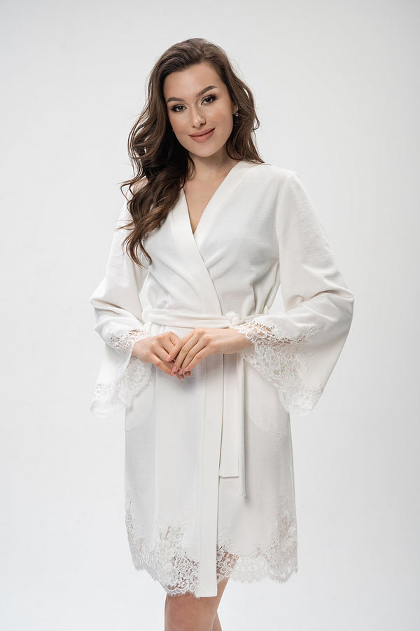 Велюровый халат с кружевом 2430 white