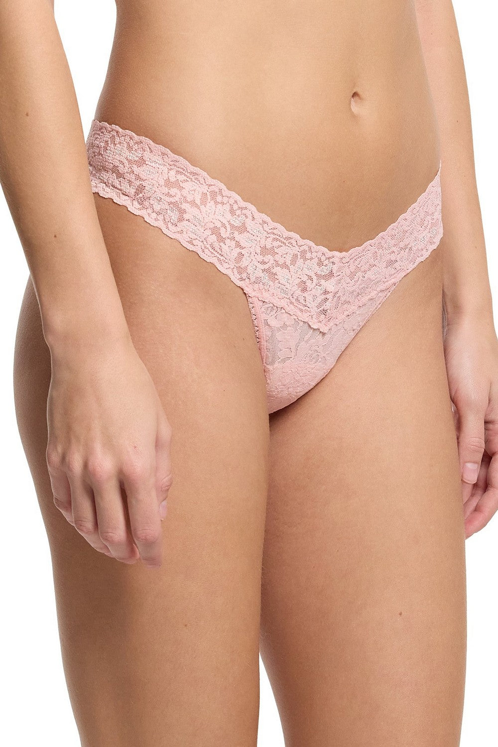 Кружевные трусики стринг 4911P Signature Lace pretty in peach