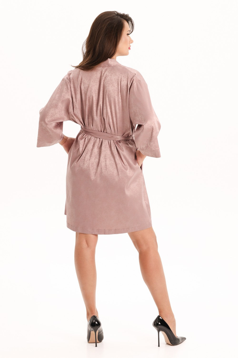 Атласний халат з квітами 8249.3 mokko