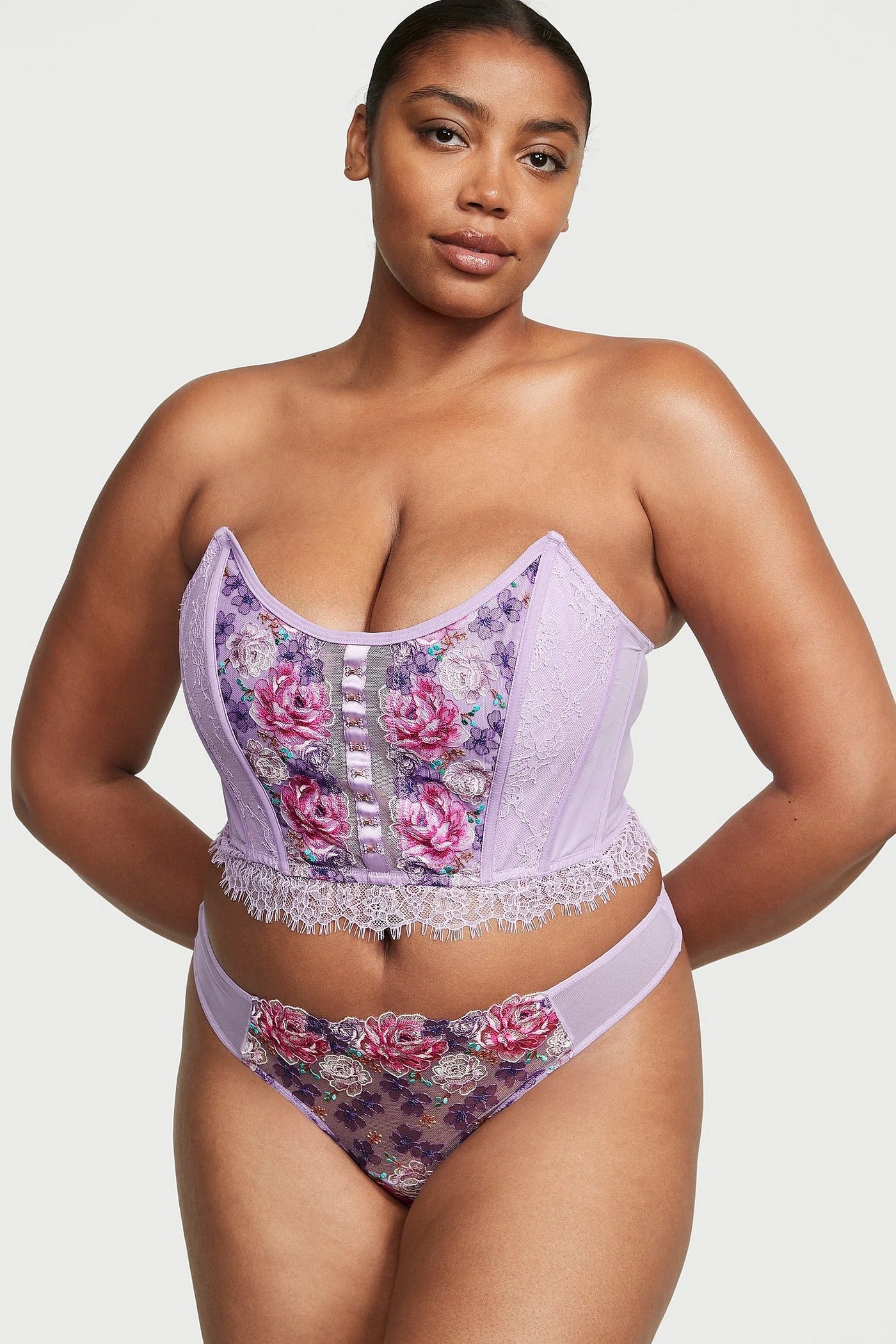 Комплект белья с вышивкой 921250728